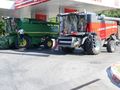 Тежки земеделски машини блокират бензиностанции в знак на протест