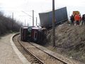 Тир падна на жп релсите до спирка Полско Косово