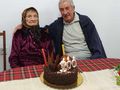 100-годишната баба Дона и днес не отказва глътка ракийка - за живинка и радост