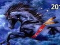 Синият дървен кон носи вятъра на промяната