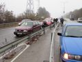 Две коли катастрофираха заради липса на знаци на Дъговия мост