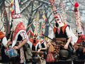 Директорът на музея ръководи конференция за маскарадите