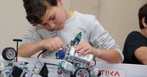 Деца ще се състезават с роботи „Лего“ през лятото