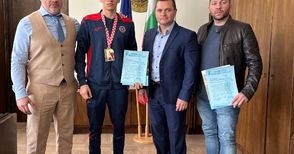 Кметът на Русе Пенчо Милков награди европейския шампион по бокс Викторио Илиев