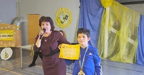 Стъпка по стъпка: Шестокласник от „Любен Каравелов“ стана национален шампион по Spelling Bee