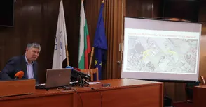 Областният управител на Русе Данаил Ковачев оспорва в Административния съд решението цената за отдаване под наем на общинския буферен паркинг