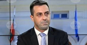 В проекта на Закон за въвеждане на еврото не е записан курсът лев-евро, при който България ще влезе в еврозоната, каза Деян Николов от "Възраждане"