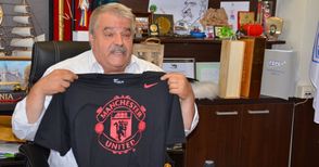 Тениска на „Манчестър Юнайтед“ и изискани вина за рождения ден на Иван Григоров