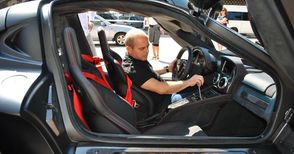 Стоилов разгледа първата БГ суперкола SIN R1 GT4