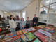 Възпитаници на Природо-математическата гимназия в Кюстендил подредиха изложба в помощ на съученици с финансови затруднения