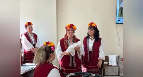 Потребителите на бившия Дом "Майка и дете" в Русе отбелязаха Бабинден