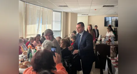 Потребителите на бившия Дом "Майка и дете" в Русе отбелязаха Бабинден