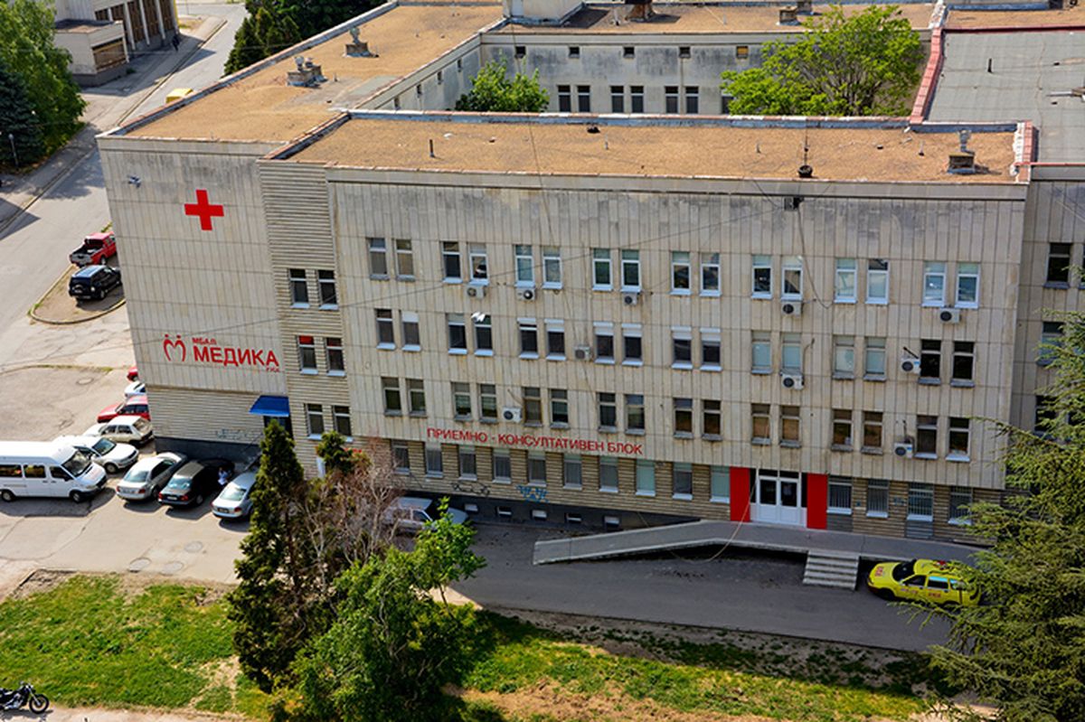 „Медика“ празнува Деня на лекаря с ансамбъл „Чинари“