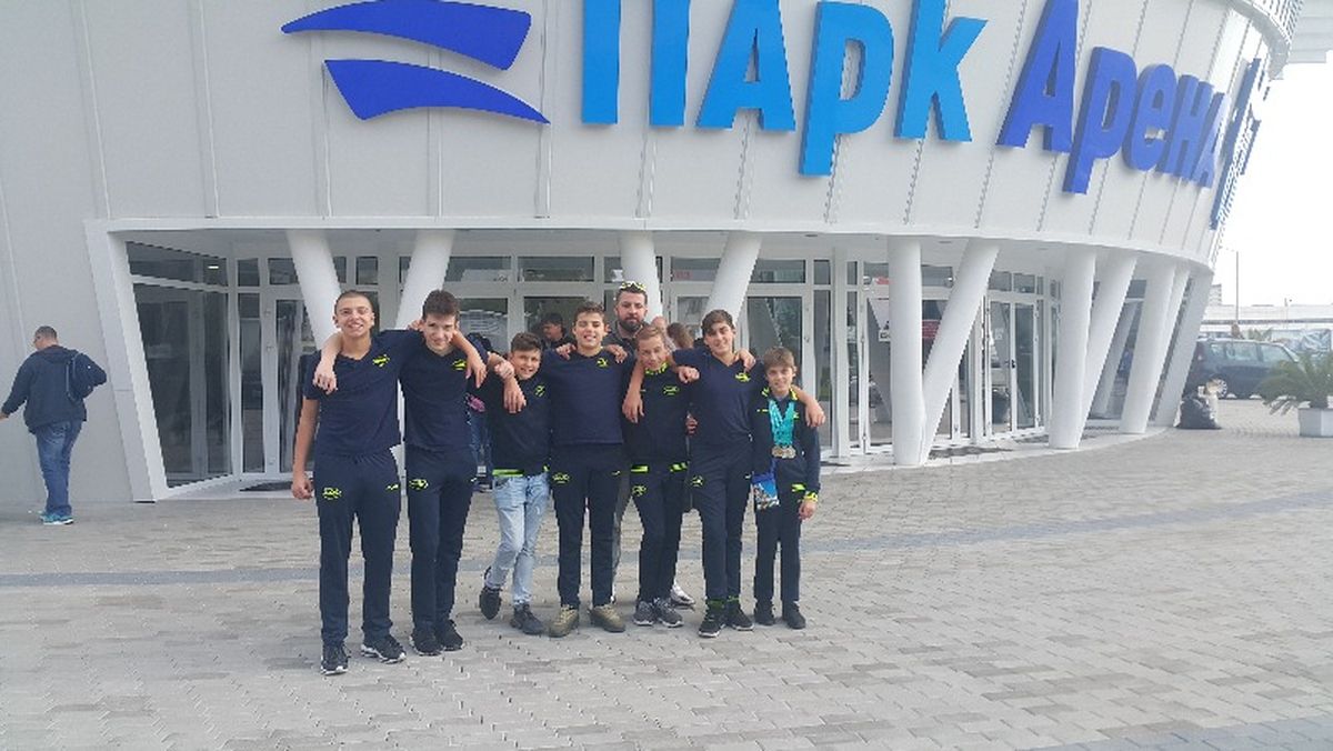Злато, две вицетитли и бронз за младите плувци на „Ирис“