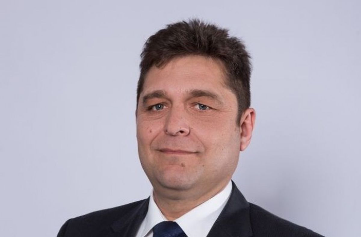 Андриан Райков ще помага на училището във Ветово да задържи учениците в час