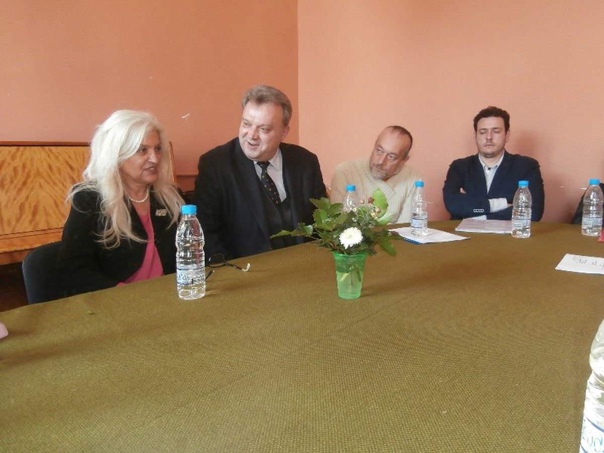 Русенската опера - красивият стар кораб, драматично заседнал в плитчините
