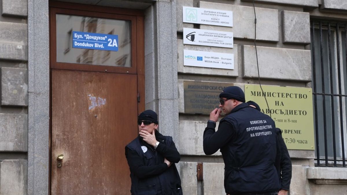 Прокуратурата влезе в Агенцията за българите в чужбина