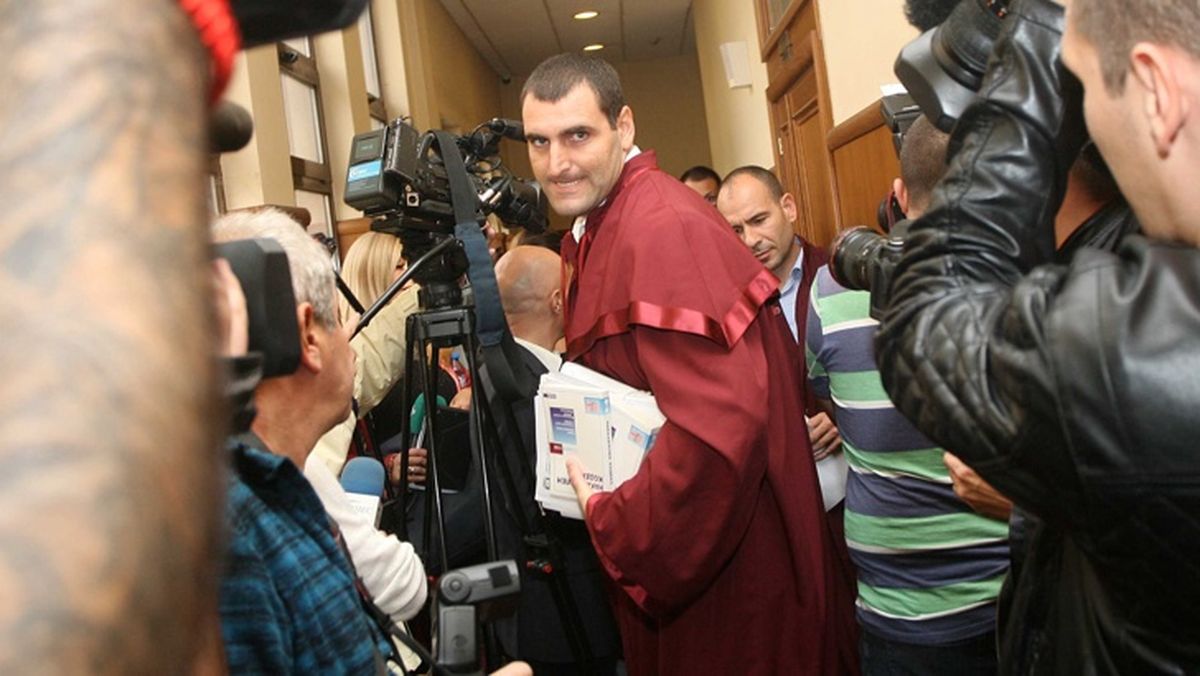 Петър Харалампиев остава в ареста