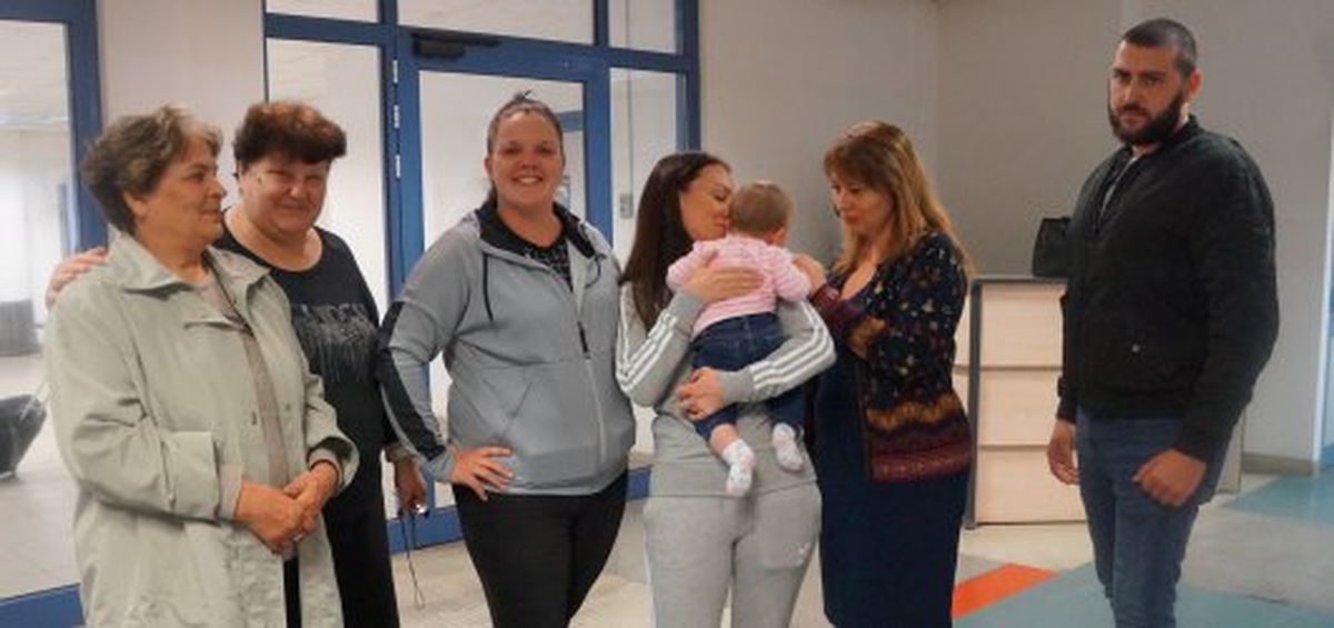Изоставено в Лондон българско бебе е върнато у нас за осиновяване