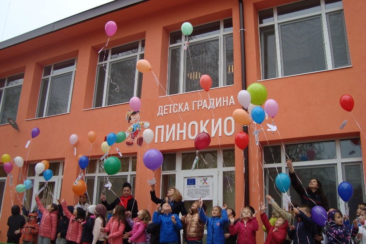 Послания за приятелство полетяха в небето над три детски градини