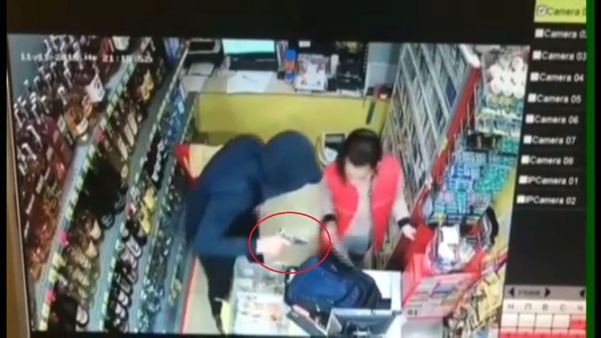 Двама с маски и оръжие нападнаха магазин от веригата „Пацони“