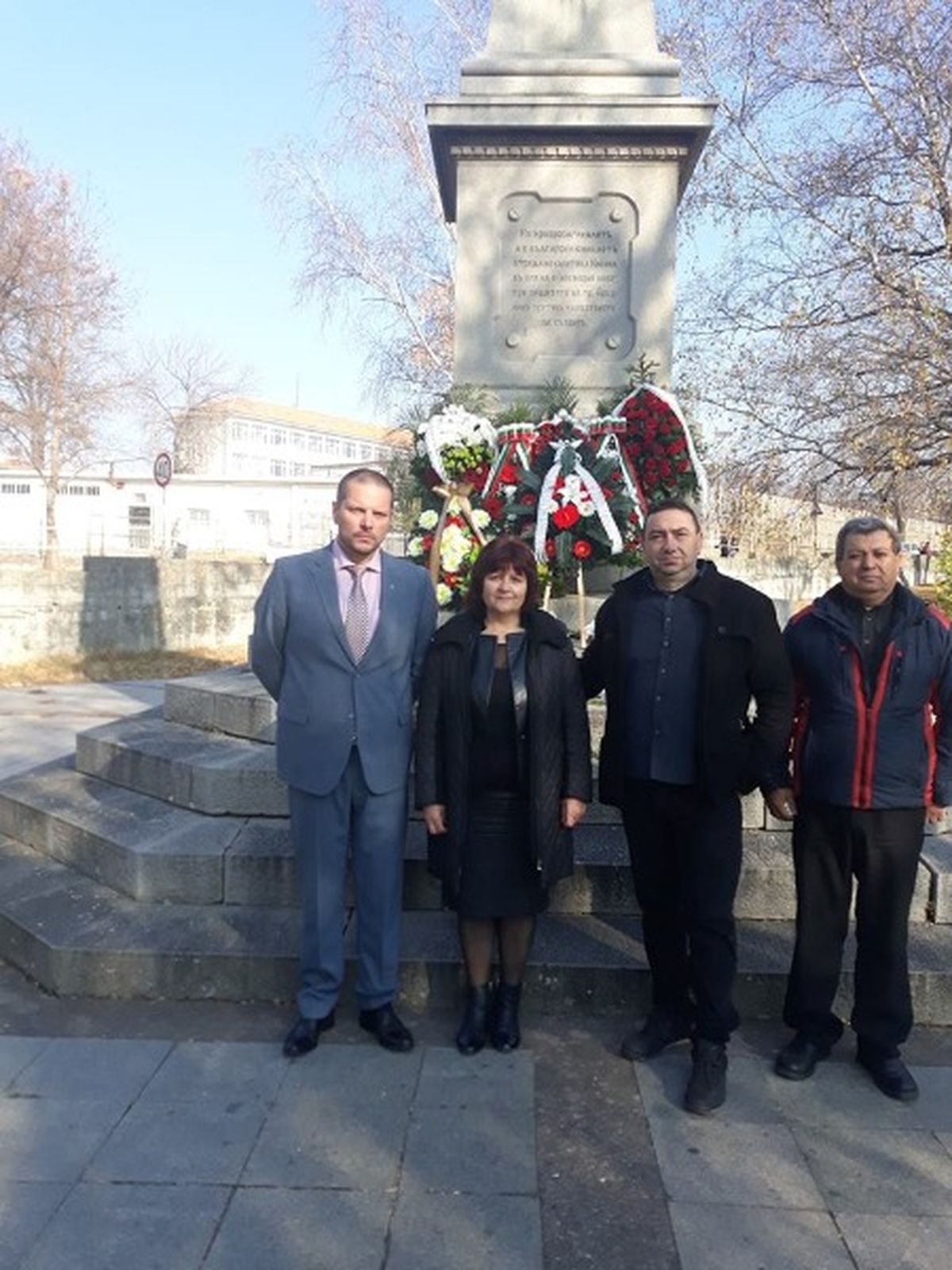 Ценовчани поднесоха цветя на Отряда на обречените в Брезник