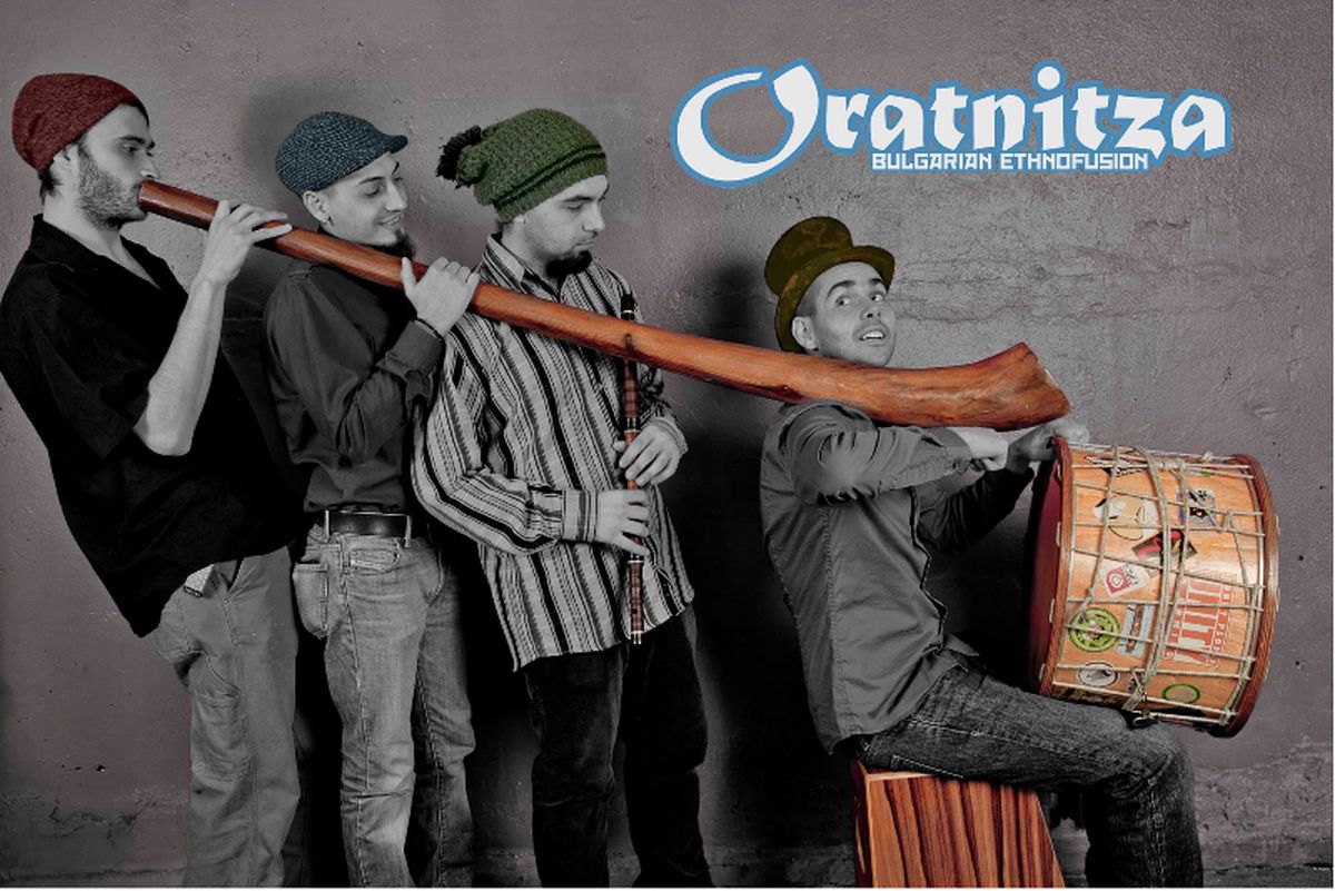 Перкусионист от „Оратница“ ще свири пред деца на джембе и калимба