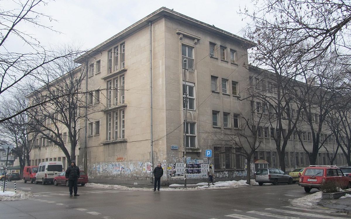 Продават пустеещото от пет години старо Родилно на „Николаевска“