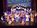 35 деца пеят и танцуват  в „Красавицата и звярът“