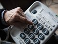 Възрастна жена обработвана четири часа по телефона от измамници