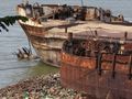 Дънери пречат за почистването на пластмасовия остров край Мартен