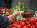 Дъждовното лято надува цените на зеленчуците