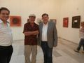 Испански художник приготви сангрия  за откриването на изложба в галерията