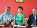 Червените депутати се заканиха на калинките в администрацията
