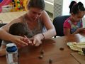 Доброволка от Франция се грижи  за деца в център „Милосърдие“