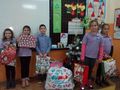 Учениците от Дойче шуле зарадваха с подаръци връстници