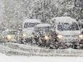 Снежна виелица объркала шофьор и той се врязал в колона от коли