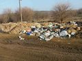 Камари строителни отпадъци струпани край Пиргово