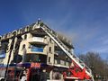 Огън и дим под покрива на Пощенска банка събраха за минути четири пожарни