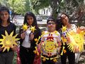 Деца зарадваха с усмихнати слънца  на работещите в община Ценово