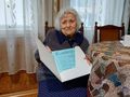 Вестници и кръстословици поддържат бодрия дух на 100-годишната Юлия Мартева