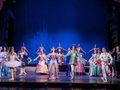 Балетът играе „Спящата красавица“ в Голямата зала на Доходното