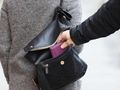 12-годишна дръзка джебчийка измъкнала портфейл от чантата на продавачка