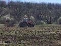 Трактор на екоактивист прегази прясно засадени дръвчета в Мартен