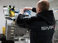Уникален робот на русенска фирма заменя напълно хора и машини в тежко производств