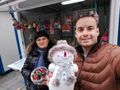 Коледни украшения събират средства  за изложба на малка художничка