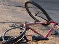 Велосипедист оцелял след удари от два автомобила