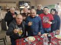 Легендата с флагчето Севдо Петров отпразнува рожден ден с верни приятели
