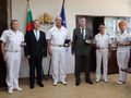 Командирът на флота и висши офицери с отличия от областната управа