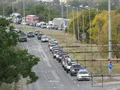 След гасенето на светлини и спиране на музиката ресторантьорите излизат на шествие до Дунав мост
